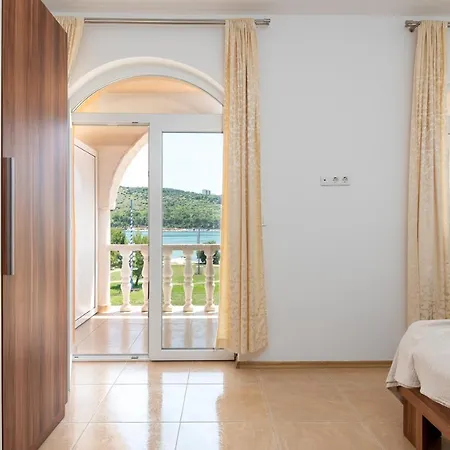 A 2 - Seafront With Balcony 1 Min To Διαμέρισμα