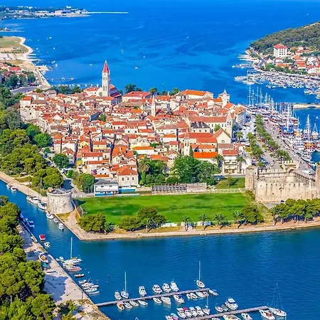 Daire A2 - Seafront With Balcony 1 Min To Trogir