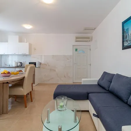 A2 - Seafront With Balcony 1 Min To * Trogir