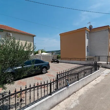 Daire A2 - Seafront With Balcony 1 Min To Trogir