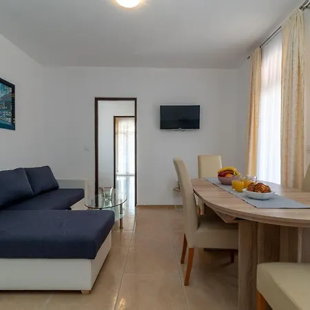 Διαμέρισμα A 2 - Seafront With Balcony 1 Min To *
