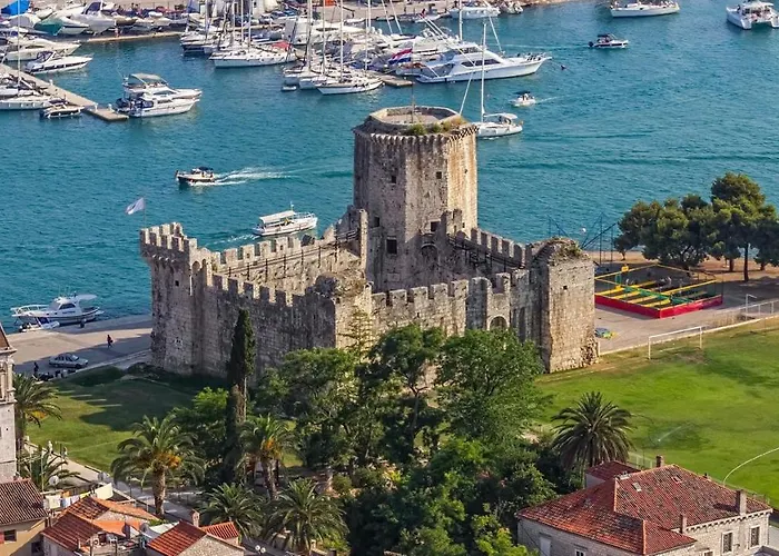 A2 - Seafront With Balcony 1 Min To * Trogir