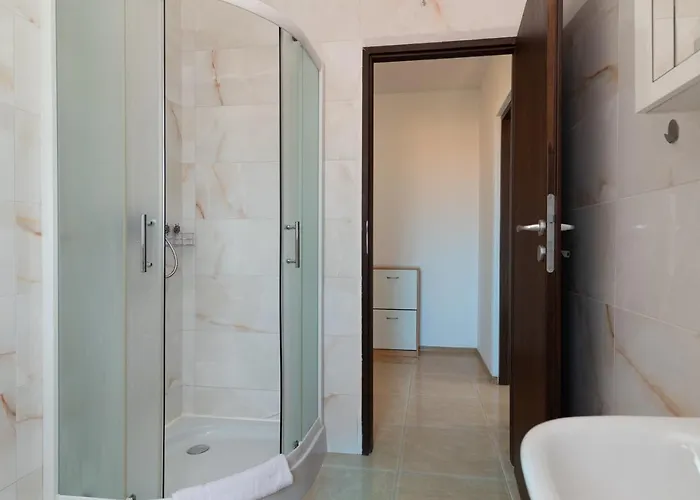 Apartman A2 - Seafront With Balcony 1 Min To *