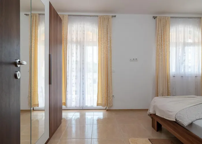 A2 - Seafront With Balcony 1 Min To Trogir