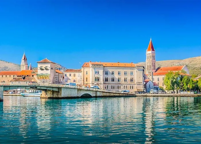 Apartman A2 - Seafront With Balcony 1 Min To Trogir
