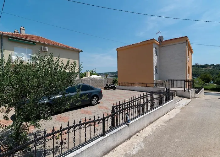 Apartman A2 - Seafront With Balcony 1 Min To Trogir