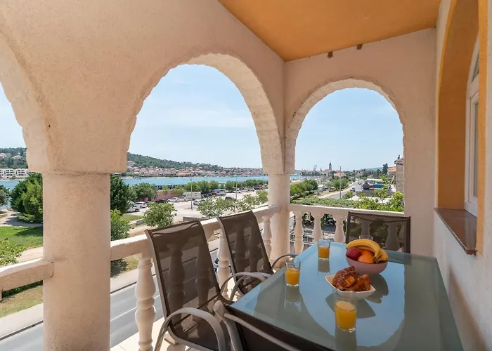 Apartman A2 - Seafront With Balcony 1 Min To *