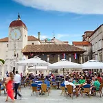 A 2 - Seafront With Balcony 1 Min To Trogir