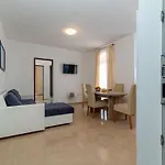 A 2 - Seafront With Balcony 1 Min To Daire *