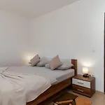A 2 - Seafront With Balcony 1 Min To Trogir