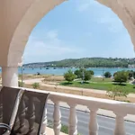 A 2 - Seafront With Balcony 1 Min To Daire