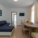 Daire A 2 - Seafront With Balcony 1 Min To *