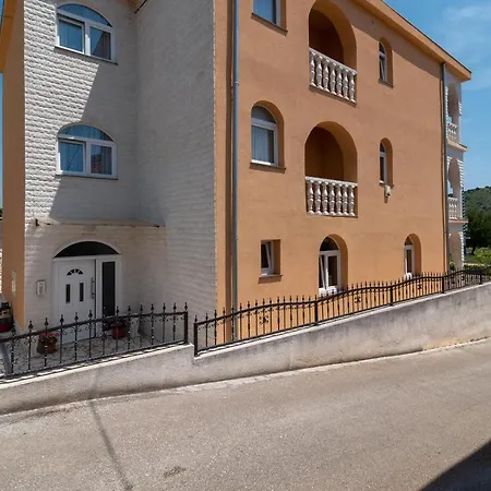 A 2 - Seafront With Balcony 1 Min To Daire *