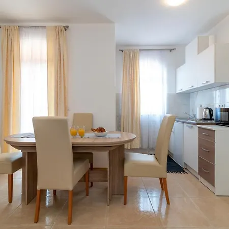 A2 - Seafront With Balcony 1 Min To * Τρογκίρ