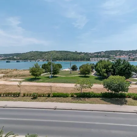 A 2 - Seafront With Balcony 1 Min To Apartment Trogir