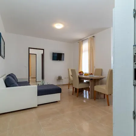 A 2 - Seafront With Balcony 1 Min To Apartment *