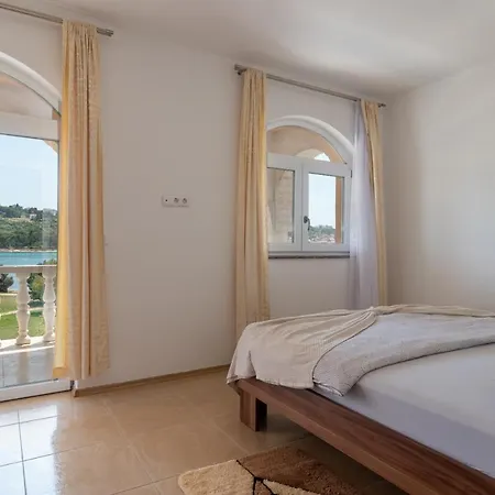 A 2 - Seafront With Balcony 1 Min To Apartment *