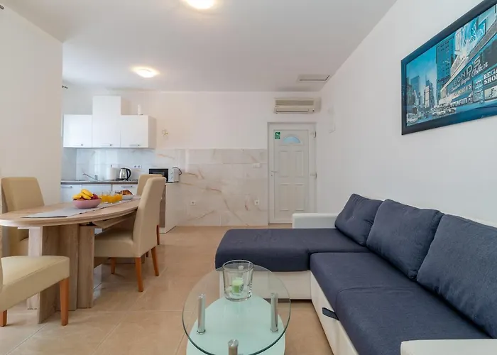 A2 - Seafront With Balcony 1 Min To * Trogir