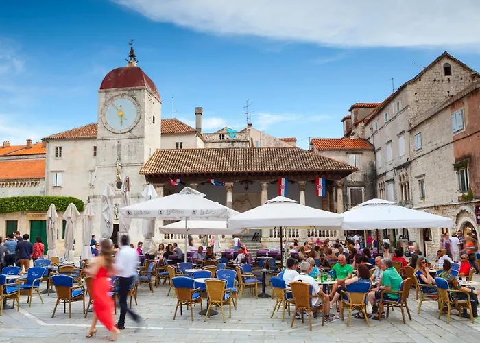 A2 - Seafront With Balcony 1 Min To Trogir