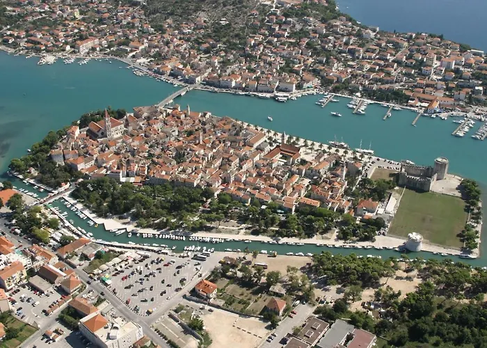 Daire A2 - Seafront With Balcony 1 Min To *