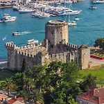 A2 - Seafront With Balcony 1 Min To * Trogir