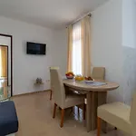 A2 - Seafront With Balcony 1 Min To Apartman