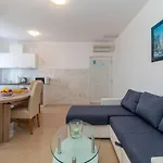 A2 - Seafront With Balcony 1 Min To * Trogir