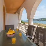 Apartman A2 - Seafront With Balcony 1 Min To