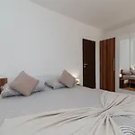 A2 - Seafront With Balcony 1 Min To